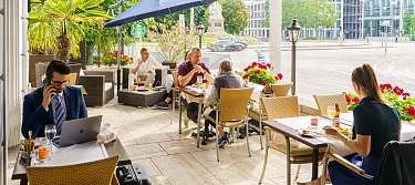 Business Lunch Basel an der frischen Luft Terrasse Hotel Euler